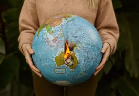 Šokējošs ziņojums atklāj: Kas patiesībā stāv aiz klimata dezinformācijas visā pasaulē?