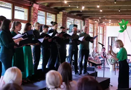 Spilgta ceremonija Botāniskajā dārzā: pasniegta 21. Jāņa Baltvilka balva bērnu literatūrā un grāmatu mākslā