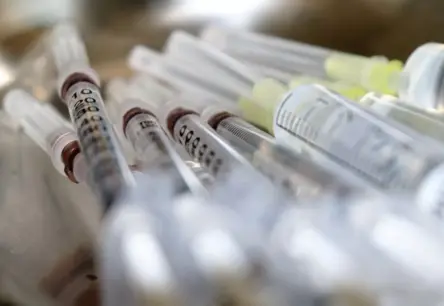 Šprices uzbrukumi satricina Francijas Mūzikas svētkus: Simtiem upuru, bažas par drošību