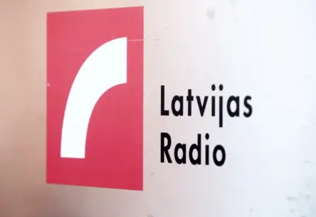 “Šprote izkrita cauri!” – Simboliskākais un latviskākais stāsts no “Brīvā mikrofona” ētera