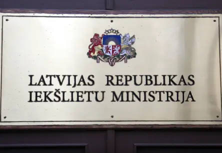 Stājas spēkā jauna kārtība: valsts pārvaldes darbiniekiem jāsaņem atļauja izbraukšanai uz Krieviju un Baltkrieviju