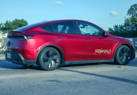 Tesla Robotaxi ostinā piedzīvo pirmos negadījumus: vai kompānija slēpj patiesību?