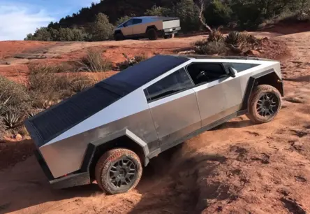 Tesla šokē ar Cybertruck cenas kāpumu: Cyberbeast kļūst par 45 000 USD dārgāks, pārdošanai stagnējot