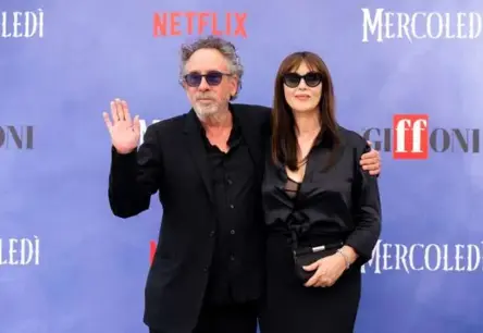 Tims Bērtons un Monika Belluči izbeidz attiecības pēc diviem kopā pavadītiem gadiem