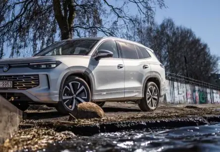 Toyota un Škoda dominē Latvijas auto tirgū: pircēju gaumes mainās