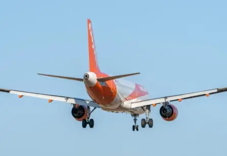 Tragediā uz klāja: Pasažieris miris easyJet lidojumā uz Spāniju