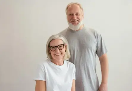 Trīs ikdienas ieradumi, kas nemanāmi paātrina novecošanos: kā atgūt jaunības dzirksti?