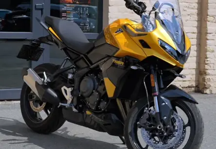 Triumph Tiger 800 Sport: Piedzīvojumu Gars Asfaltētā Realitātē – Motocikls Pilsētai un Tāliem Ceļiem