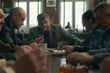 «Tumšzilais evaņģēlijs»: Atklāta deviņdesmito gadu Rīgas kriminālā pasaule jaunā latviešu filmā