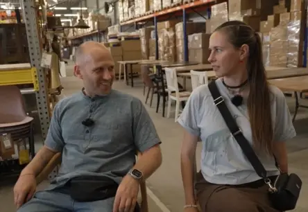 Uģis Kuģis upurē čipsu baudījumu, lai iegādātos jaunus krēslus savai ģimenei