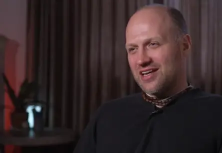 Uģis Kuģis uzstāda dīvainus noteikumus sporta zālē: Sievas trenerim drīkst pieskarties tikai ar koka nūju!