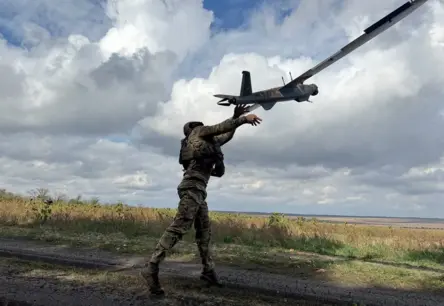Ukrainas dronu uzbrukumu dēļ Krievijas naftas rūpnīcām draud rezervistu iesaukšana