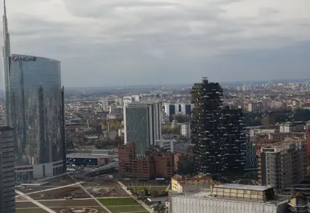 UniCredit apstrīd Itālijas "zelta varas" dekrētu, izraisot ES bažas par banku pārņemšanu