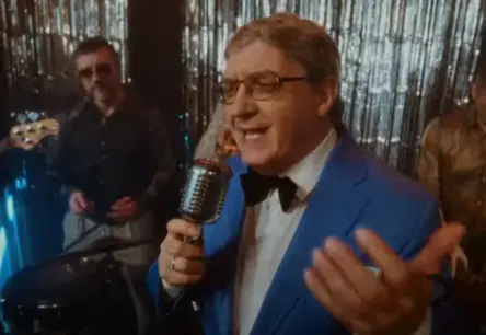 VIDEO: "Pasaulīte" Jaunās Skaņās – Žoržs Siksna, Ozols un "Very Cool People" Iemūžina Leģendu un Pārsteidz Mežaparkā