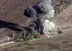 VIDEO: Ukrainas HIMARS iznīcina okupantu mehanizēto kolonnu pie Pokrovskas, nodarot milzīgus zaudējumus