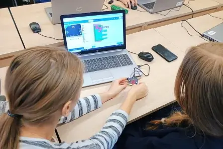 Vairāk nekā 4500 Latvijas skolēnu apgūst datoriku, izmantojot modernus robotus un mikrodatorus