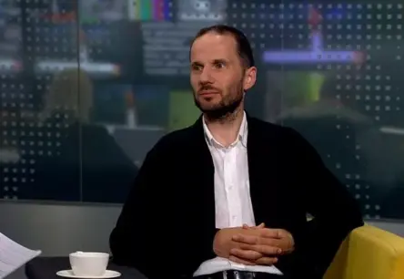 Valmieras vasaras teātra festivāls svin desmitgadi: "Laiks" satiek traktorus un negaidītas kaislības pilsētvidē