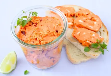 Vasaras zelts: kā pagatavot gardu un vienkāršu tomātu sviestu, ko iecienījis sociālais tīkls