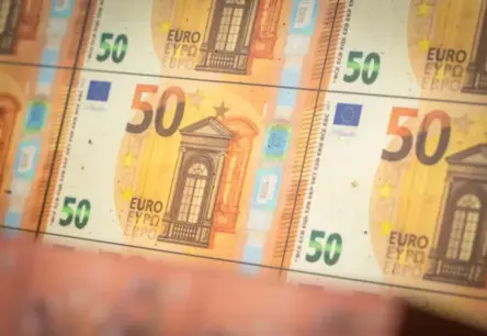 Veselības ministrija izmeklē augstās algas slimnīcās: vai speciālisti nopelna līdz pat 16 000 eiro mēnesī?