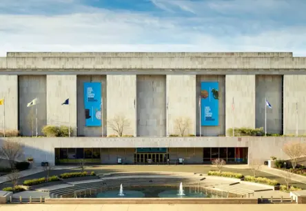 Vēsture un politika: Smitsona institūcija atjaunina impīčmenta ekspozīciju pēc Trampa zīmes noņemšanas skandāla