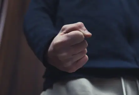 Vīrietis, ko apsūdz slepkavībā, tiesā par draudiem tiesnesei Rīgas rajona tiesā