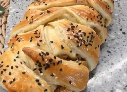 Vistas un sēņu pīrāgs: rudens gardums, kas sildīs dvēseli un piepildīs māju ar mājīgumu