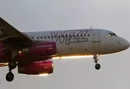 Wizz Air izbeidz darbību Abū Dabī: Ģeopolitika un peļņas spiediens maina stratēģiju