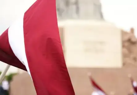 XIII Latvijas Skolu Jaunatnes Dziesmu un Deju Svētki: Rīga Pulsē Kopības Ritmos un Valsts Karogi Aicina uz Svinībām