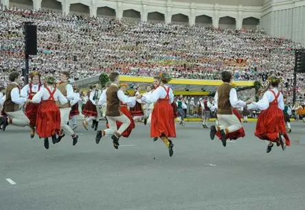 XIII Skolu jaunatnes dziesmu un deju svētku izmaksas sasniegušas 14,26 miljonus eiro: Kultūras mantojums nenovērtējamā cenā