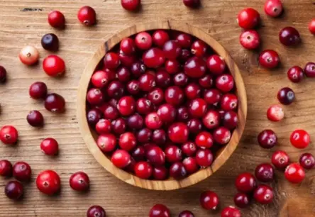 Ziemas vitamīnu spēkavīrs: 5 pārliecinoši iemesli ēst dzērvenes katru dienu