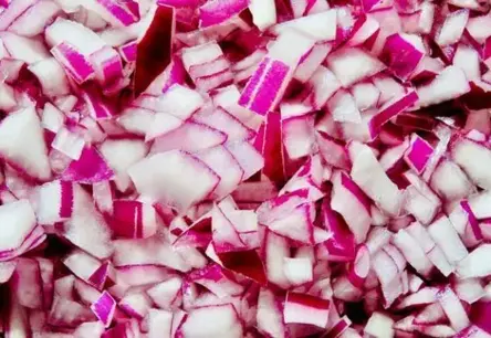 Zinātnieki atklāj vienkāršu metodi: kā sagriezt sīpolus bez bēdām un asarām