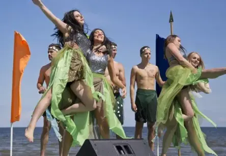 Zvejnieksvētku ceļvedis: ko šogad piedāvās piejūras pilsētas un ciemi jūlija otrajā sestdienā