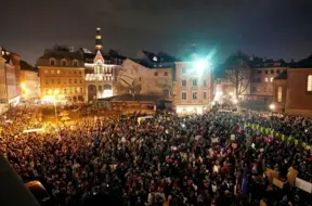 10 000 cilvēku Rīgā protestē pret Latvijas izstāšanos no Stambulas konvencijas