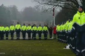 194 Valsts policijas koledžas kadeti svinīgi zvēr kalpot Latvijai Brāļu kapos