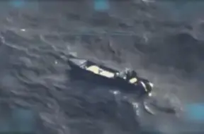 ASV bruņotie spēki veic otro triecienu Venecuēlas narkotiku kuģim Karību jūrā; trīs bojā gājuši