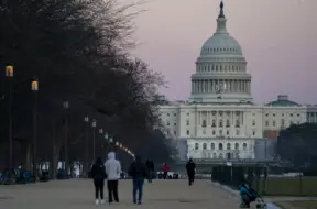 ASV valdības dīkstāve sasniedz jaunu rekordu; ekonomika zaudē miljardiem dolāru