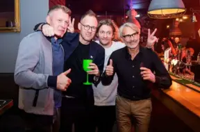 Āfrikas ritmi Vecrīgā: Nosvinēta dokumentālā seriāla "Āfrika. Tikai drosmīgajiem" pirmizrāde