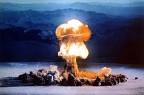 Aiz propagandas priekškara: Krievijas kodoldraudi un Mamikina kara kurināšana pret Baltiju