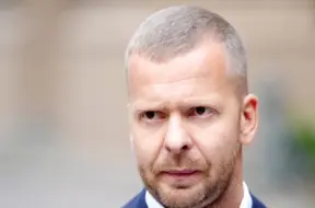 Aleksejs Rosļikovs paziņo par krimināllietas izbeigšanu, izmantojot Krievijas propagandas saukli