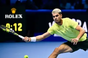 Alkarass trillerī pārspēj Fricu un sper soli tuvāk ATP finālturnīra titulam un pasaules pirmās raketes godam