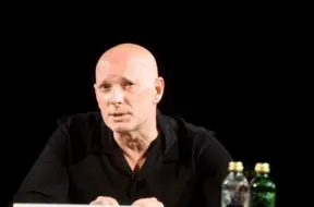 Alvja Hermaņa un Armanda Broka kustība "Bez partijām" pārveidota par biedrību