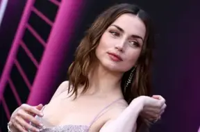 Ana de Armasa atrasta jauna mīla pēc šķiršanās no Toma Krūza