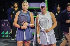 Aņisimova uzveic Švjonteku un iesoļo WTA sezonas noslēguma pusfinālā Rijādā