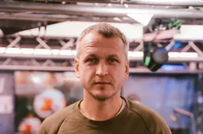 «Ar Agri Daņiļeviču sēžam mēģinājumos un raudam.» Intars Rešetins-Pētersons par deju skolas «Dzirnas» 40. jubilejas izrādi