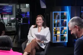 Armanda Pučes meita Elizabete Reičela kļūst par kolēģi televīzijā "TV24"