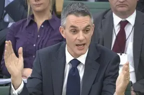 BBC ģenerāldirektors atkāpjas pēc skandāla ar Donalda Trampa izteikumu rediģēšanu