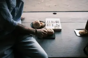 Berlīnē pazuduši simtiem Vjetnamas studentu; aizdomas par nelegālu darbu un cilvēku tirdzniecību