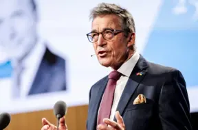 Bijušais NATO vadītājs: Vācijai jāpiegādā Taurus raķetes Ukrainai, lai palielinātu spiedienu uz Krieviju