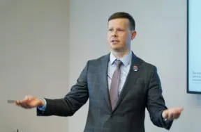 Bijušais RAKUS vadītājs Staņēvičs piecos mēnešos nopelnījis trīsreiz vairāk nekā vidēji gadā