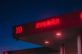 Bulgārijai draud degvielas krīze: ASV sankcijas pret "Lukoil" atstāj valsti uz sabrukuma sliekšņa